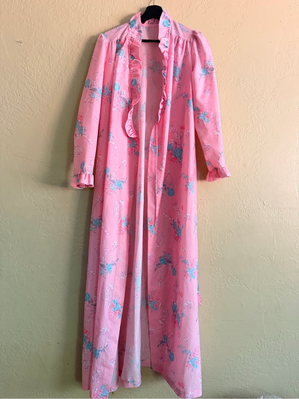 Vintage Women's Pink Floral Long Robe with Ruffle Trim